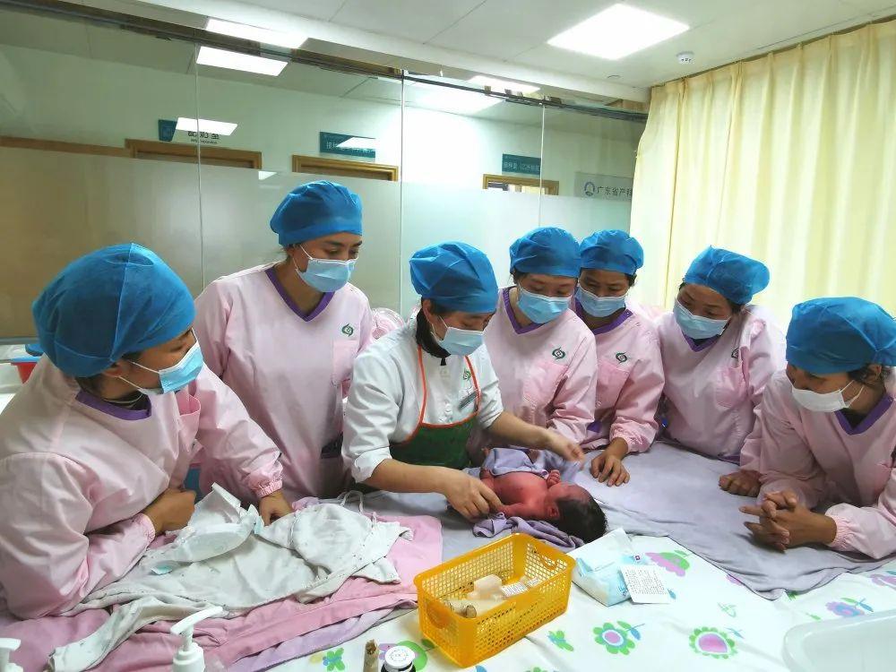 费县妇婴监护型护送
